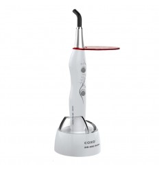 LED-hærdelampe med lys -aktiveret desinfektion