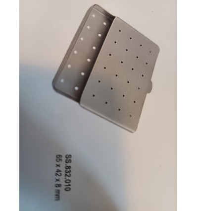 Æske m. perforationer, til nåle o.lgn. 65x42x8mm